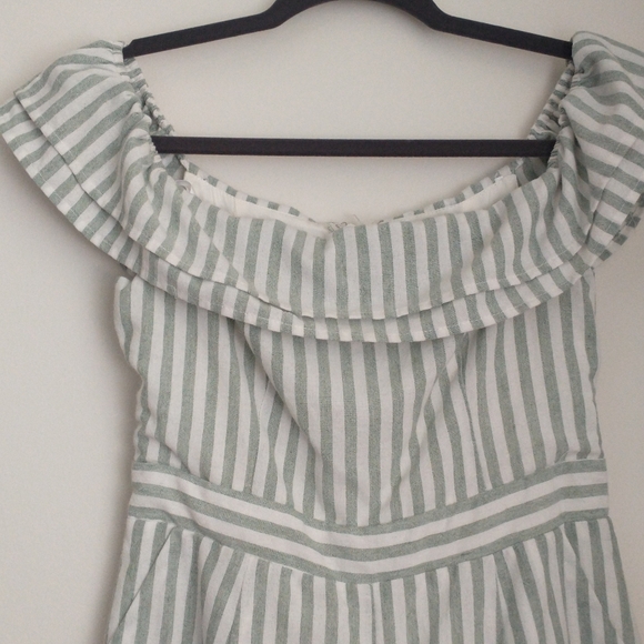 Lulu's green chambray striped ruffle romper S - Picture 5 of 10